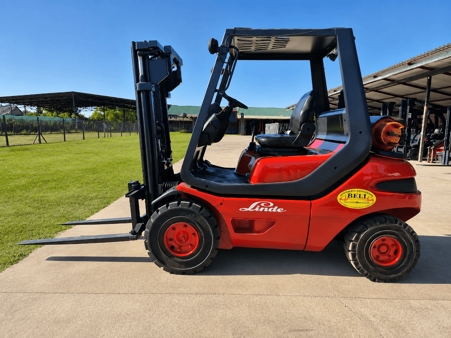 Linde H20T – plinski viljuškar, 2t